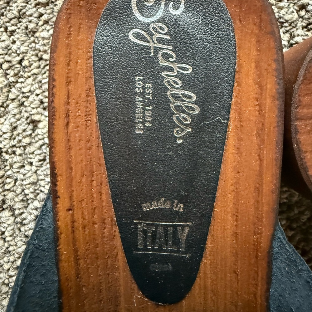 Seychelles Black Leather Slip-On Clogs - Picture 7 of 7